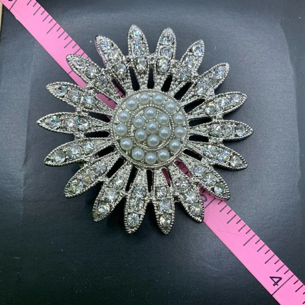 Floral Daisy Sparkly Rhinestone Faux Peral Brooch Pin